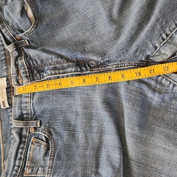 2 pair Levis - Picture 5 of 6